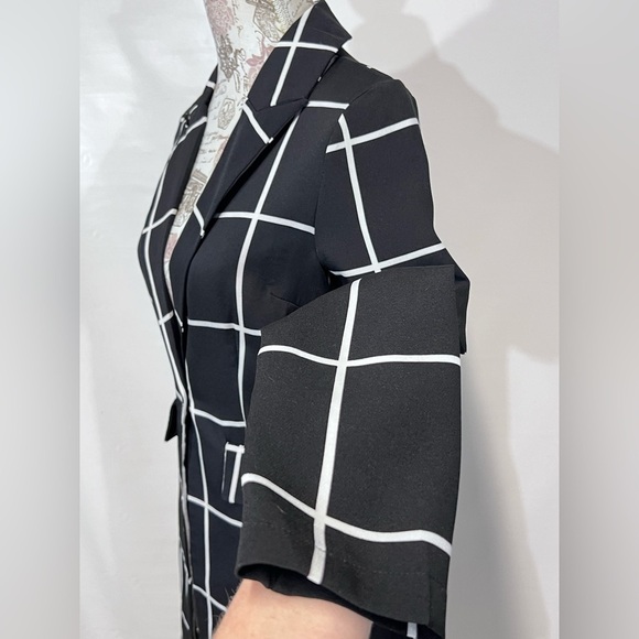 AKIRA CHICAGO Black and white grid pattern blazer‎ size S. - Picture 4 of 14